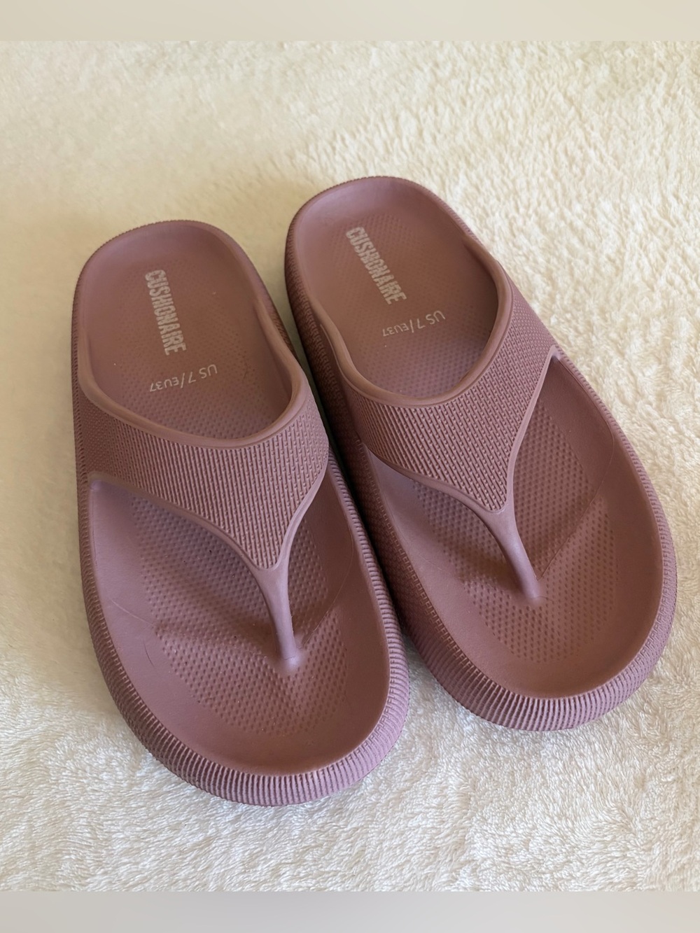 Cushionaire Women’s Thong Sandals - Dusty Rose